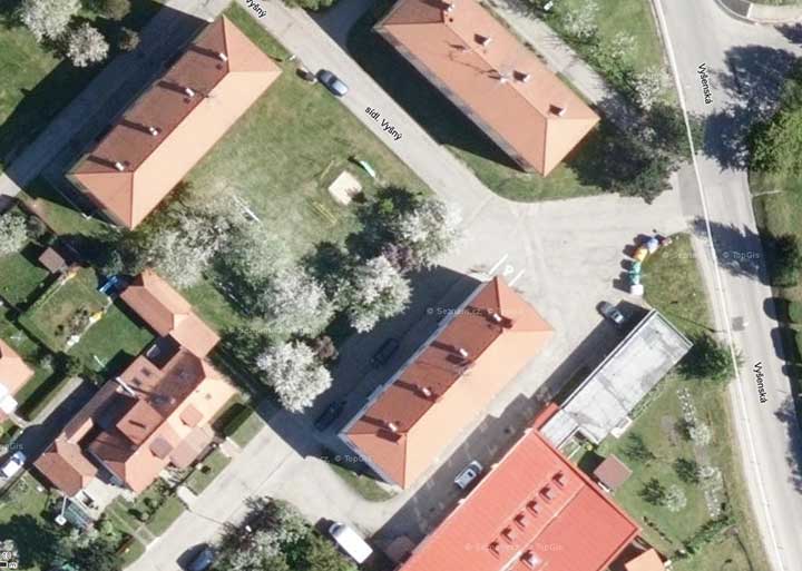 Projekt "Dětské hřiště u domu sídliště Vyšný čp.111", umístění projektu, obrazová dokumentace č. 1 Projekt "Dětské hřiště u domu sídliště Vyšný čp.111", umístění projektu, obrazová dokumentace č. 1